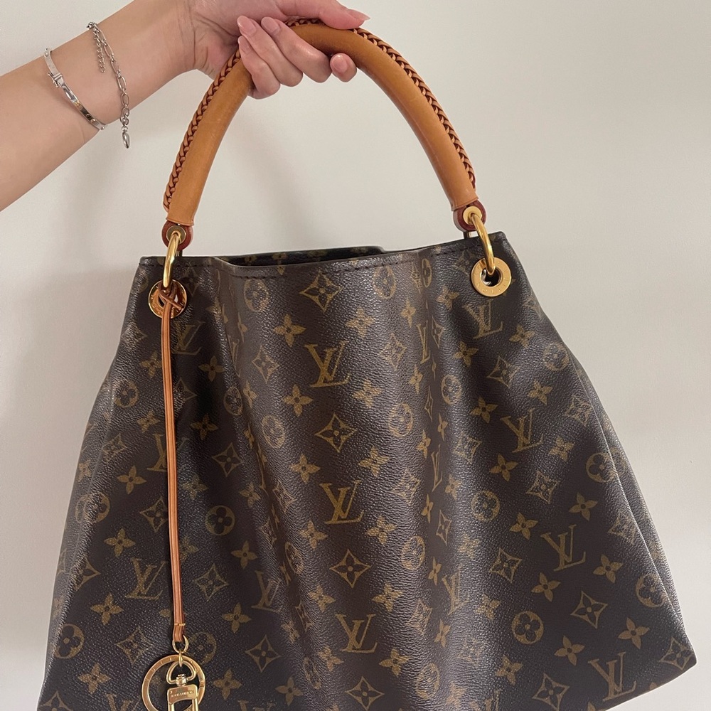 Louis Vuitton Artsy MM Monogram Bag